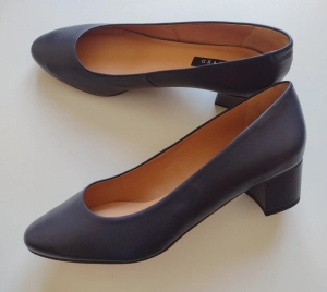 % WYPRZEDAŻ magazynu butów GOTOWYCH - LIZ  5908   /   skóra naturalna  granatowa /  Nr 42,5    - Buty  są typowe  
