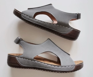 >>> BUTIK  -   Buty  GOTOWE-/  Bardzo wygodne i lekkie  /  Sandały   szare  -  rozmiar   42/43  Jeden  rozmiar /   Całkowita  długość  wkładki   28,2 cm 