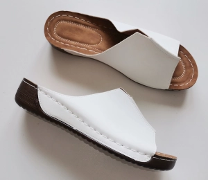 >>> BUTIK  -   Buty  GOTOWE-/  Bardzo wygodne i lekkie  / Klapki   białe  -  rozmiar  42/43    Całkowita  długość  wkładki  28.2 cm 