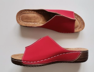 >>> BUTIK  -   Buty  GOTOWE-/  Bardzo wygodne i lekkie  / Klapki   czerwone  -  rozmiar  42/43    Całkowita  długość  wkładki  28.2 cm  