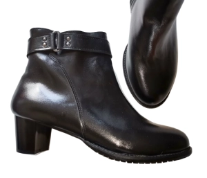 *** Model Tęga Stopa / FK  9901  skóra naturalna / botki z klamerką  na obcasie ok. 5,5 cm / rozmiar  42-45
