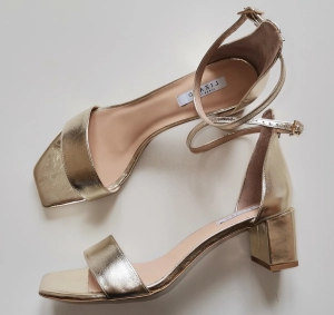 % Buty Gotowe-Promocja-Taniej / LIZ  6100 Sandałki złote / nr 44